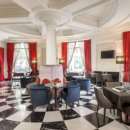 Hotell Center 4*