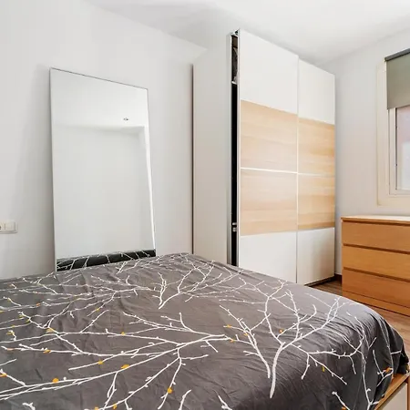 Beachside Bliss Charming 1-bedroom, Barceloneta 公寓