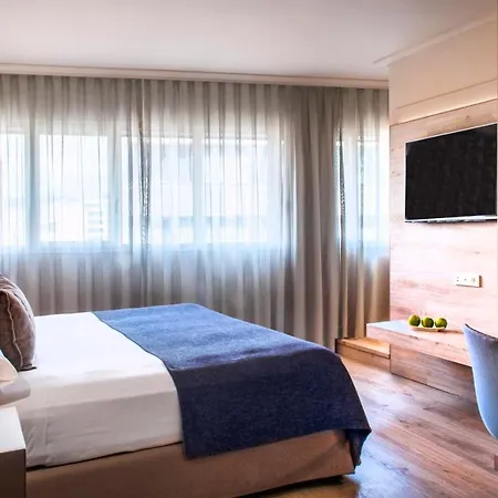 Salles Pere Iv Hotel