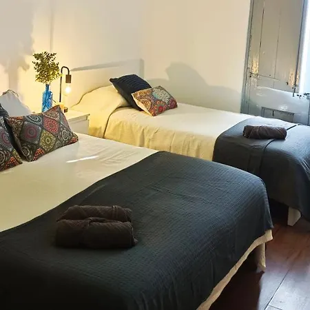 By Plaza Real Budget Barcelone