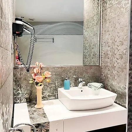 By La Rambla Rooms Ostello