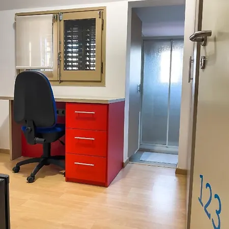 Leevin Student * Барселона