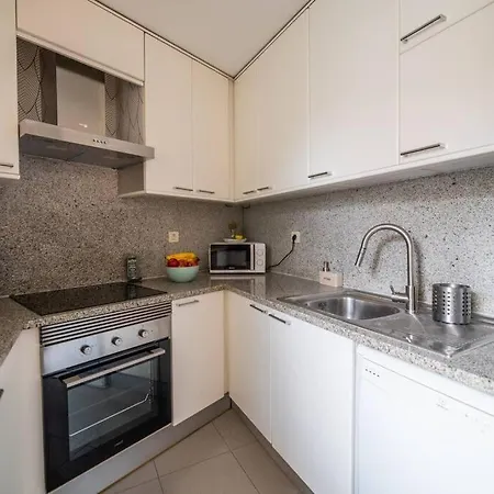 Piso Centrico Cerca De La Playa Con Parquing شقة *