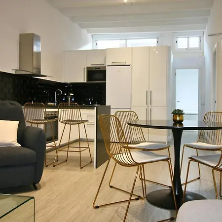 Luxurius For 4 People With Jacuzzi * Barcelona