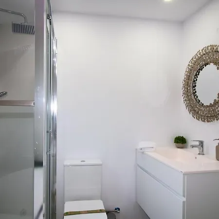 Lägenhet Luxurius For 4 People With Jacuzzi Barcelona