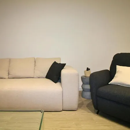 Lägenhet Luxurius For 4 People With Jacuzzi *
