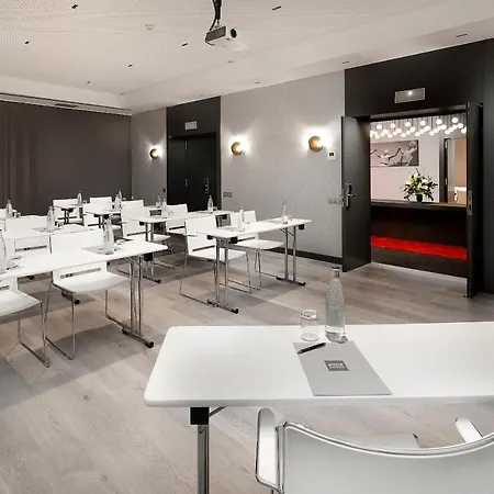 Olivia Plaza Hotel 4*