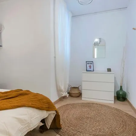 Elegant 4 Bedrooms 3 Bathrooms Catalan Apartment