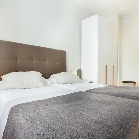 Centric 3bedroom In Ramblas 2 1b * Barselona