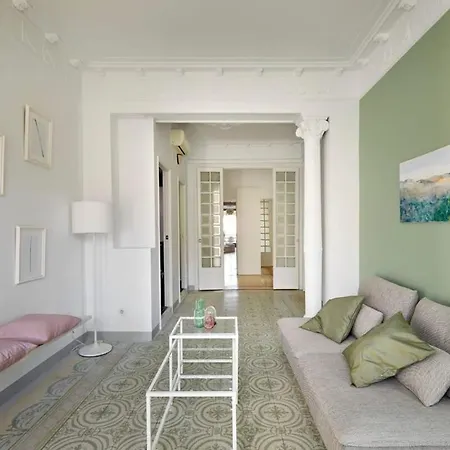 Exclusive Luxe Design - Large Tranquil Penthouse Apartment *