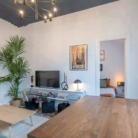 Elegant 4 Bedrooms 3 Bathrooms Catalan Apartment *
