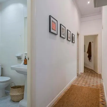 Elegant 4 Bedrooms 3 Bathrooms Catalan