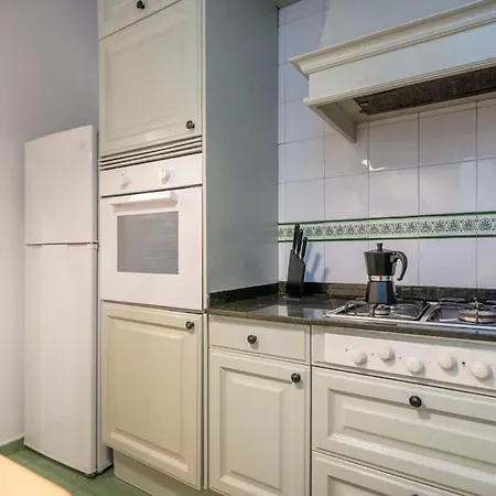 Elegant 4 Bedrooms 3 Bathrooms Catalan Apartment Barcelona