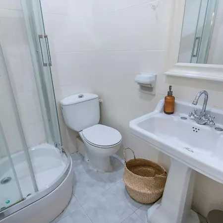 Elegant 4 Bedrooms 3 Bathrooms Catalan Barcelona