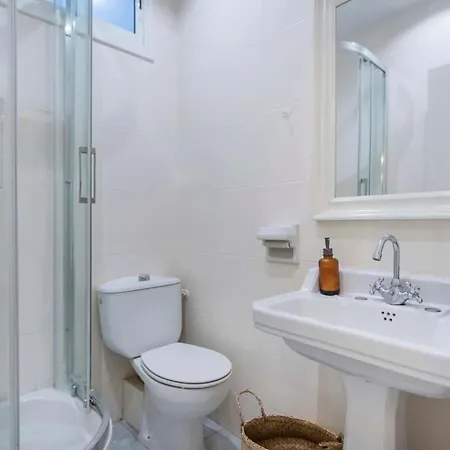 Elegant 4 Bedrooms 3 Bathrooms Catalan