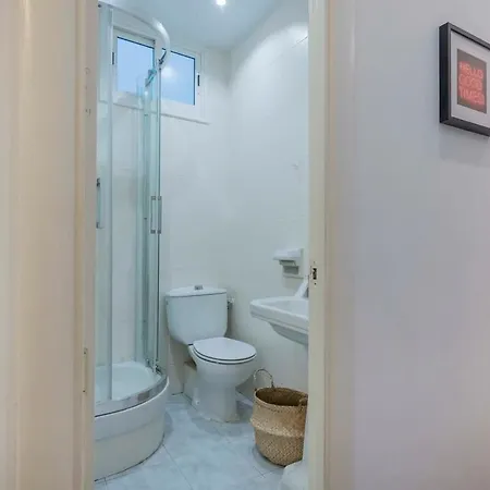 Elegant 4 Bedrooms 3 Bathrooms Catalan Apartment Barcelona