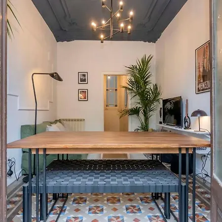 Elegant 4 Bedrooms 3 Bathrooms Catalan Apartment *