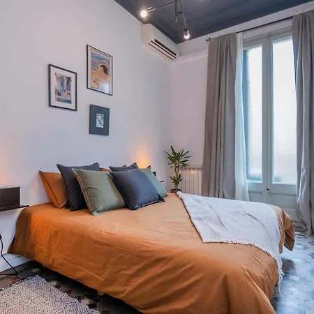 Elegant 4 Bedrooms 3 Bathrooms Catalan Apartment Barcelona