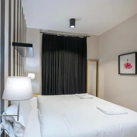 2 Bedroom With Balcony In Eixample 4-2 * Barselona