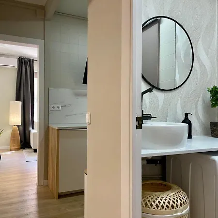 Poble Sec - Modern & Comfy 3 Bedrooms Barcelona