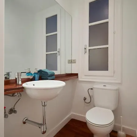 Classy 3bd - 2bth With Private Patio In Eixample * Barcelona