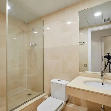 Classy 3bd - 2bth With Private Patio In Eixample Apartamento