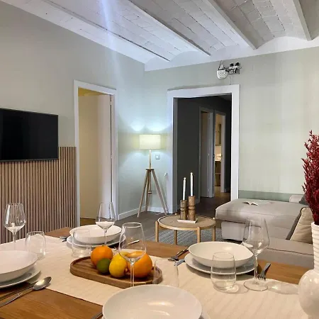 Plaza Catalunya Recently Renovated 5bd-4bth 아파트 *