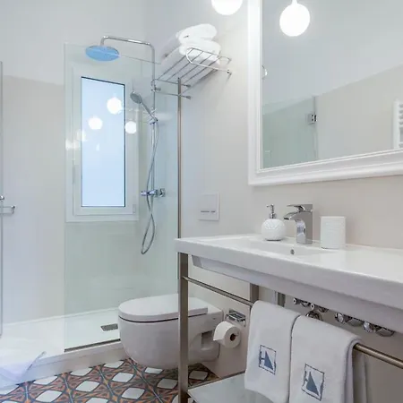 Casa Batllo - Luxury Historic 4bd 4bth For 9 Guests Apartment *