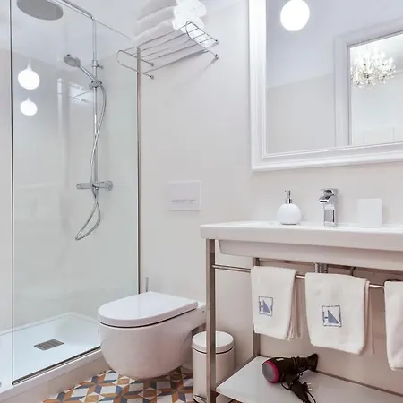 Casa Batllo - Luxury Historic 4bd 4bth For 9 Guests Apartment