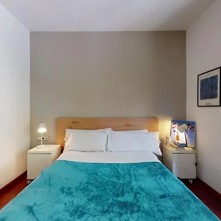 Modern And Bright Three-bedroom In Eixample Lägenhet
