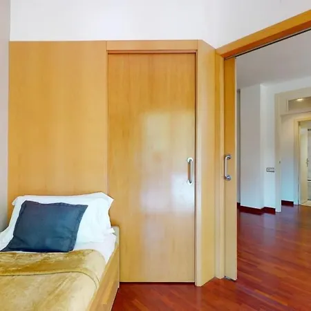 Lägenhet Modern And Bright Three-bedroom In Eixample Barcelona