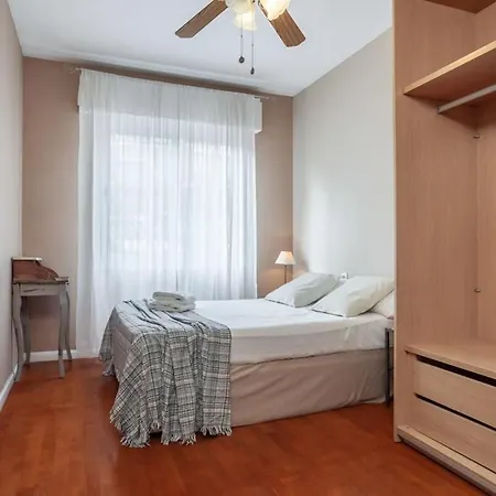 Next To Sagrada Familia 4-bedroom Apartment *