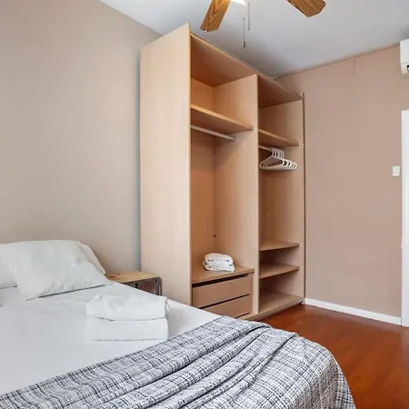 Next To Sagrada Familia 4-bedroom Apartment *