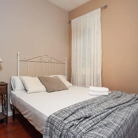 Apartment Next To Sagrada Familia 4-bedroom *