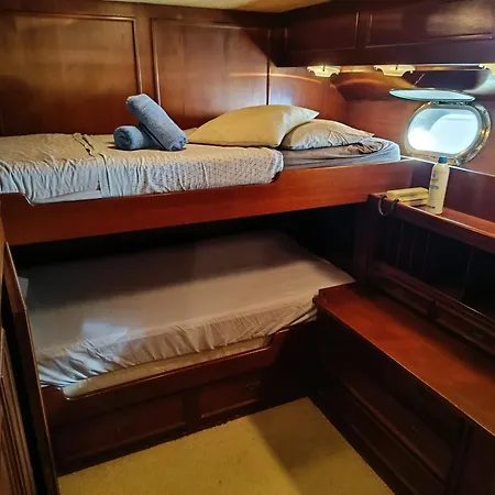 Botel Amazing Boat To Sleep In Barcelona
