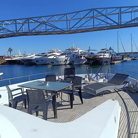 Amazing Boat To Sleep In Barcelona *