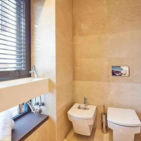 My Space Emirates - Splendid With Terrace And Pool Near Park Gueell Apartmán