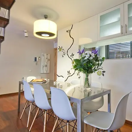 Lägenhet My Space Emirates - Splendid With Terrace And Pool Near Park Gueell