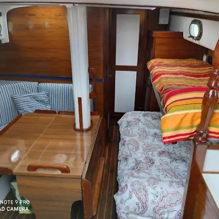Bateau-hôtel Vintage And Cozy Sailing Boat In Barcelone