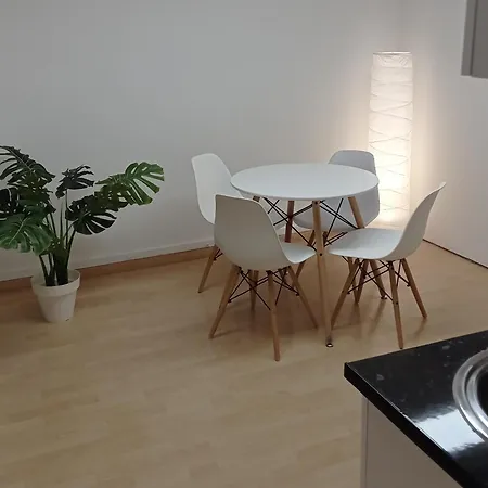 Bright Private Double Center Metro L-1 Urgell L-5 Hospital Clinic * Barcellona