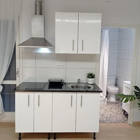 Affittacamere Bright Private Double Center Metro L-1 Urgell L-5 Hospital Clinic Barcellona