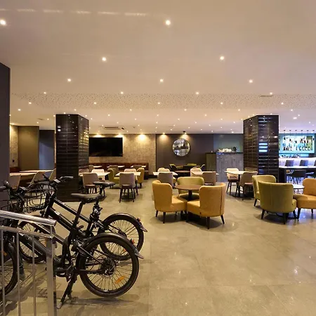 Hotel Catalonia Park Gueell