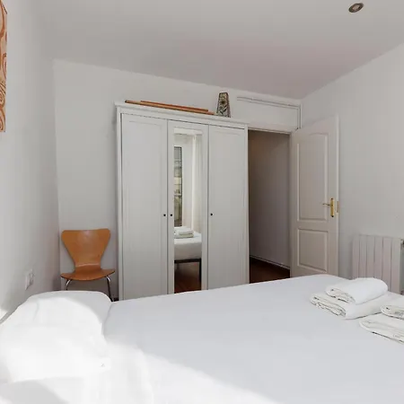 Aparteasy - Private Terrace, 3-bedroom Barcelona