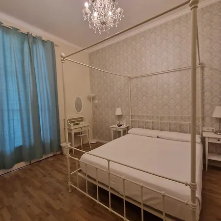 Lumine Luxury By Gaiarooms بيت ضيافة 2*