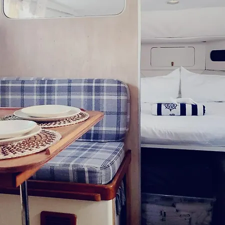 Cosy And Homey Houseboat Castelldefels Botel *