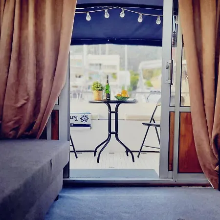 Cosy And Homey Houseboat Castelldefels Botel *