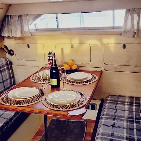 Cosy And Homey Houseboat Castelldefels *