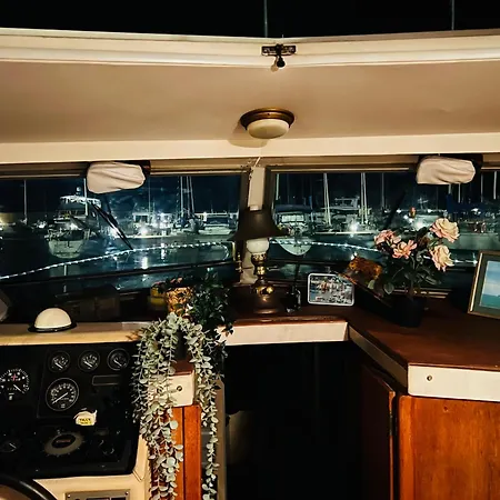 Cosy And Homey Houseboat Castelldefels Botel *