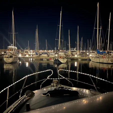Cosy And Homey Houseboat Castelldefels Botel Barcelona
