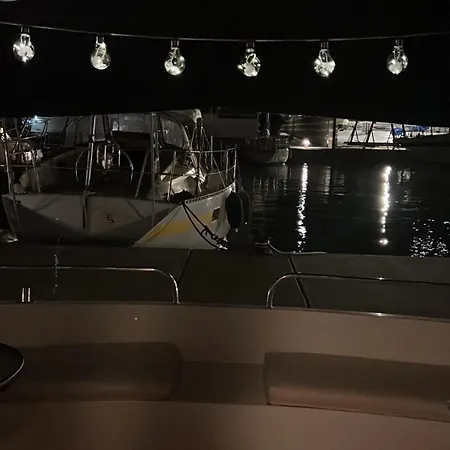 Cosy And Homey Houseboat Castelldefels *